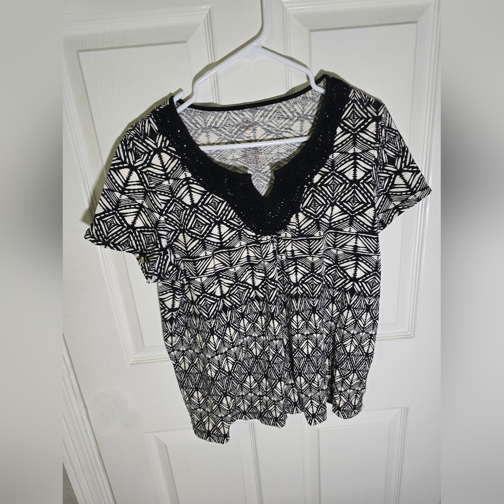 St Johns Bay Womens Black and White Geo Print Blouse Petite XL